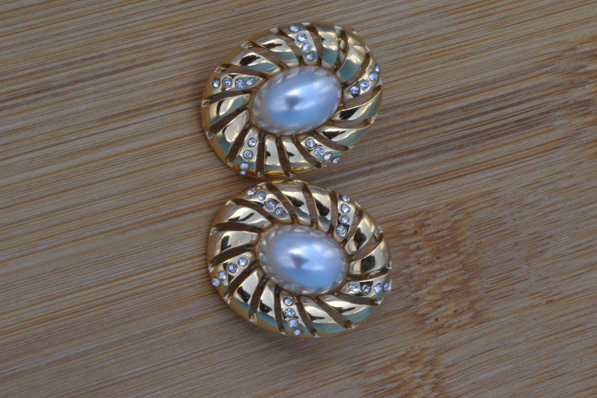 Oval Gold Pearly Earrings