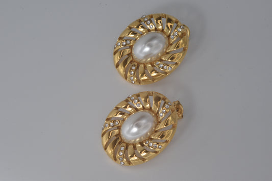 Oval Gold Pearly Earrings